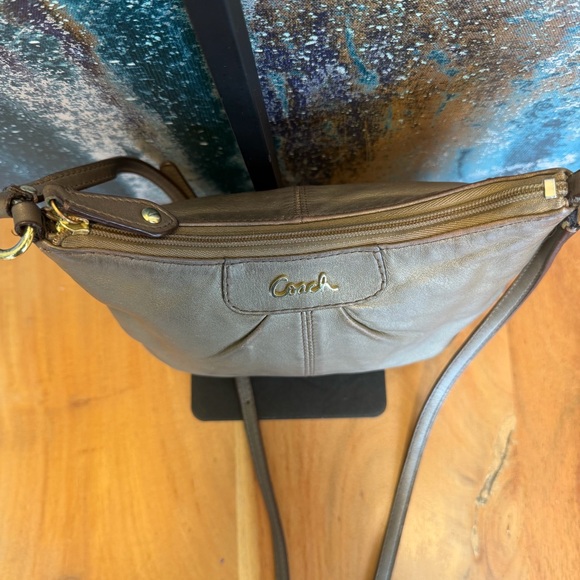 Coach Ashley Vintage Y2K Metallic Bronze Pleated Leather East/West Duffle (GUC) - Picture 12 of 14